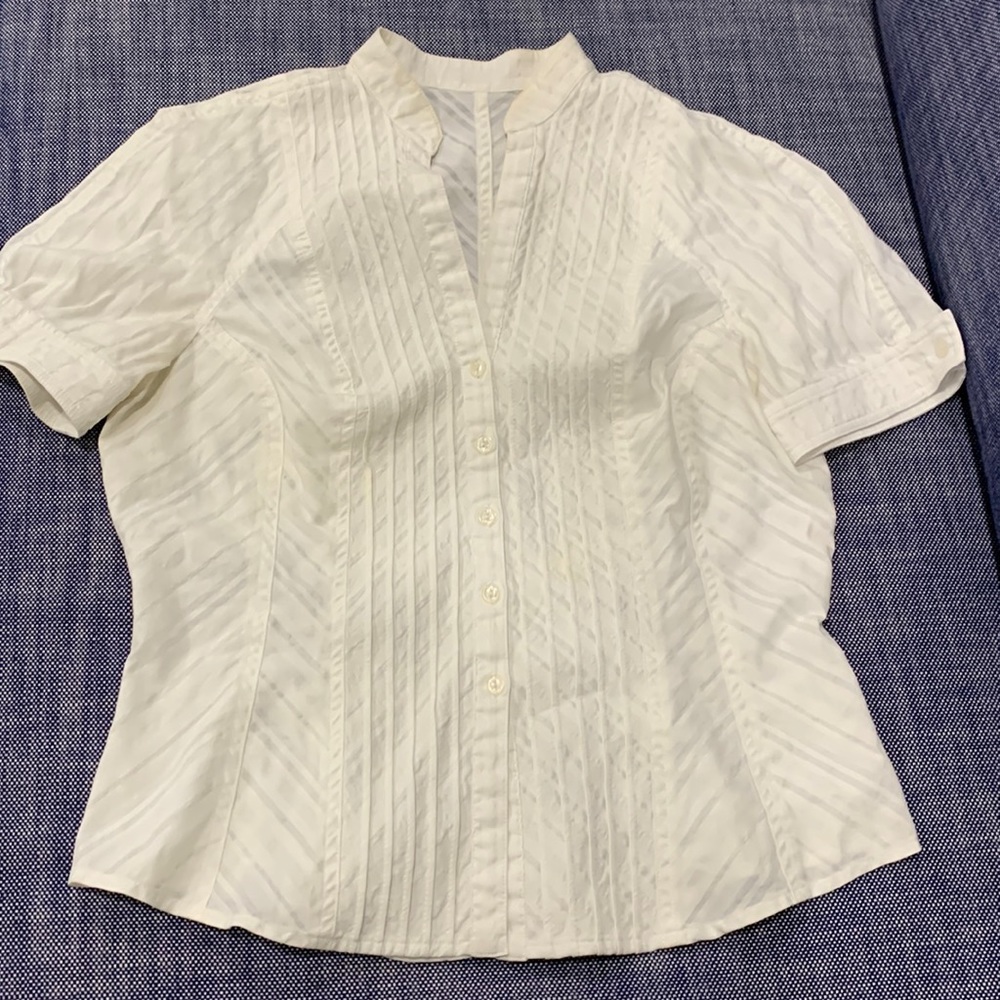 Top blouse.